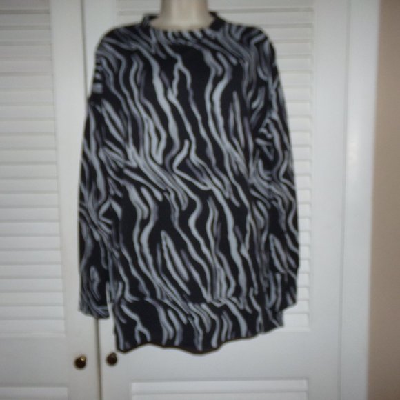 Limitless by The Limited black and gray knit top size S EUC No flaws Geometric - Picture 1 of 6